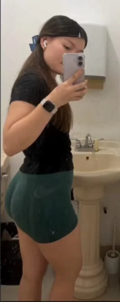 Hermosa Girl tiene rico culo y sexy image 1