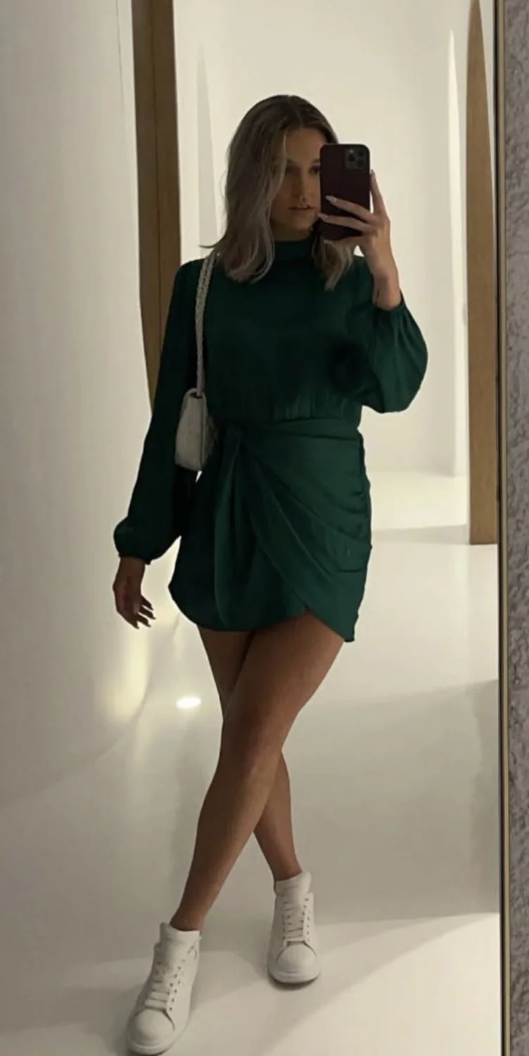 Sexy thick tan blonde college girl teasing mirror selfies image 9