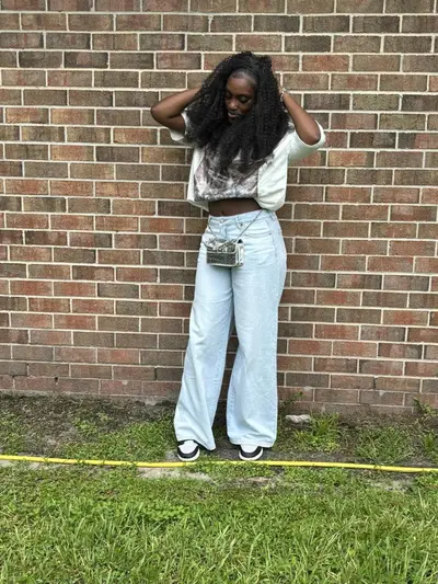 TT Hoe Shows off her assets cover image