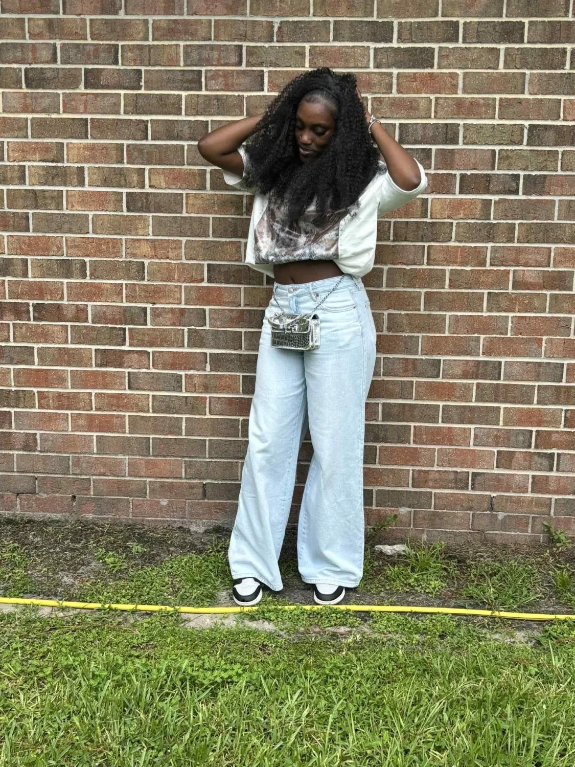 TT Hoe Shows off her assets main image