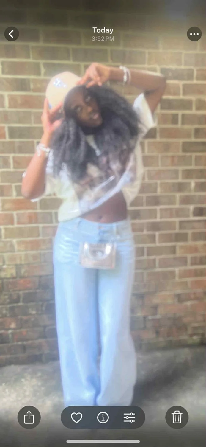 TT Hoe Shows off her assets image 5