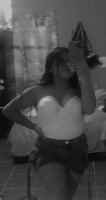 Vanessa la sobrina más puta de la familia image 3