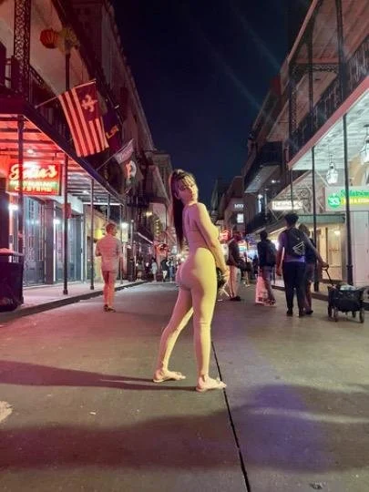 Slim and Sexxy Brunette Chanel image 3