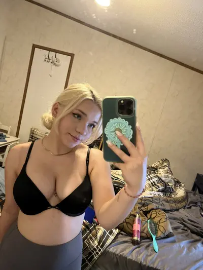 Insta model cover image
