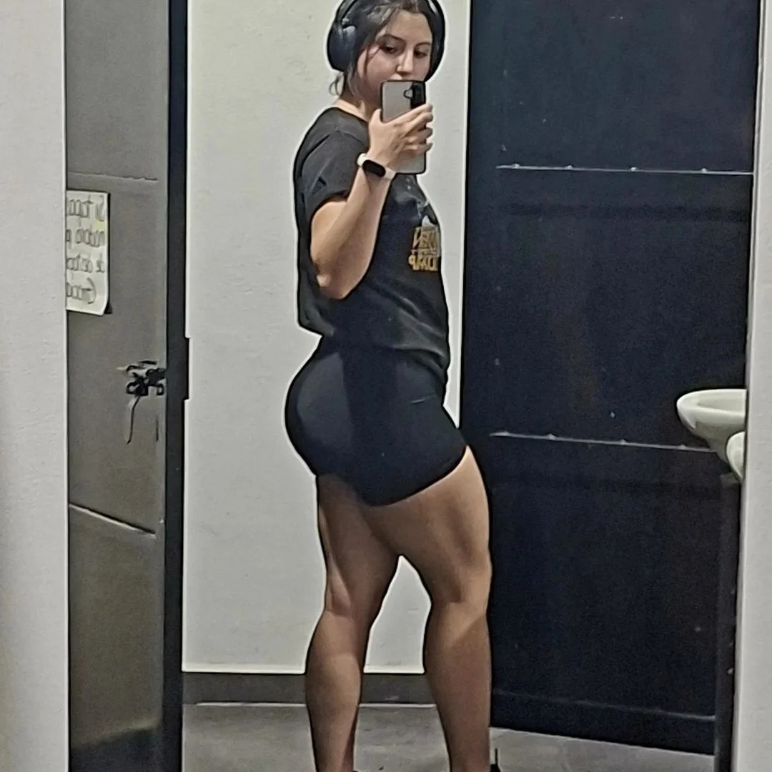 Rica culona siendo expuesta pide mucha verga image 3