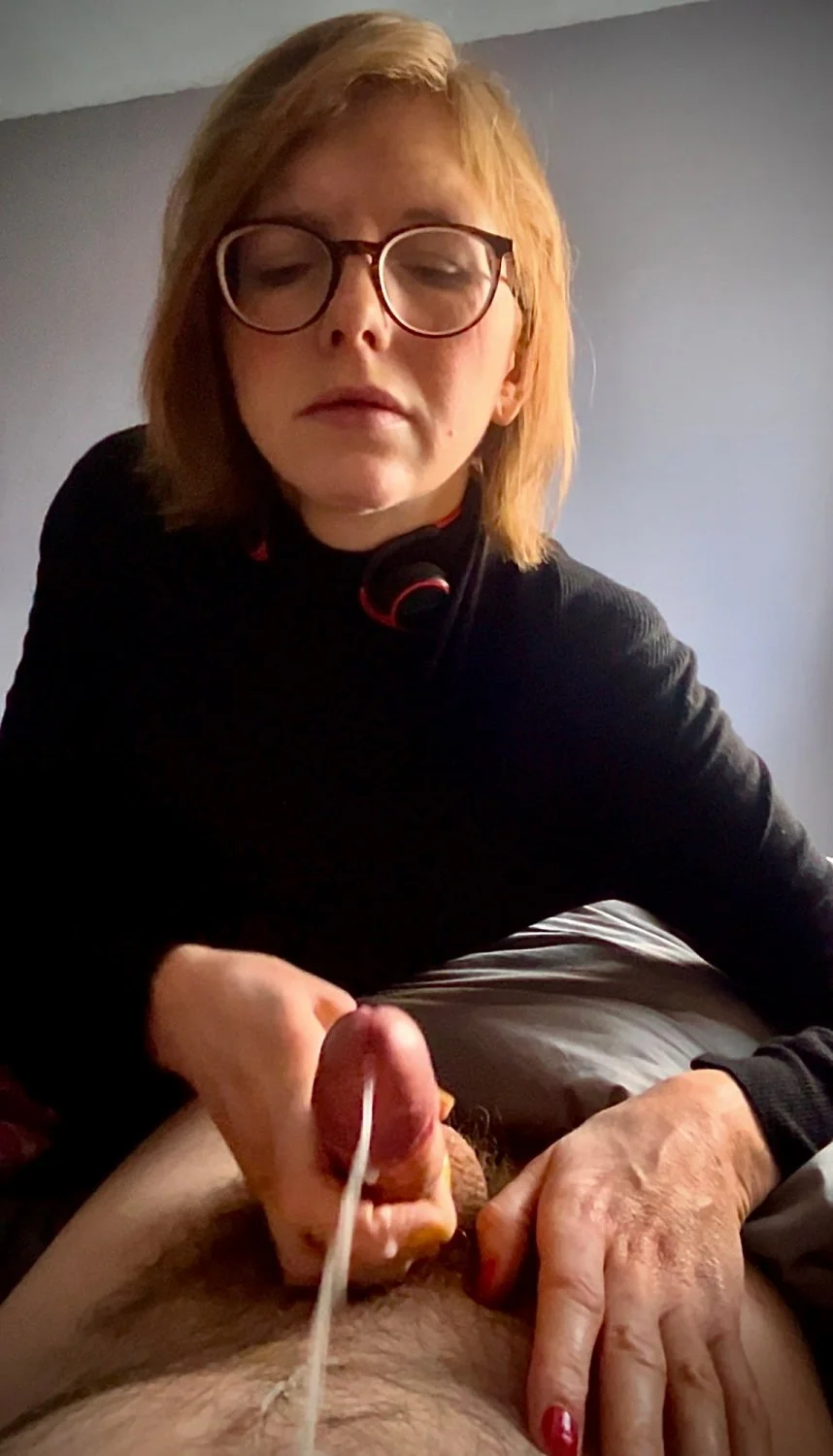 Kinky British Wife image 12