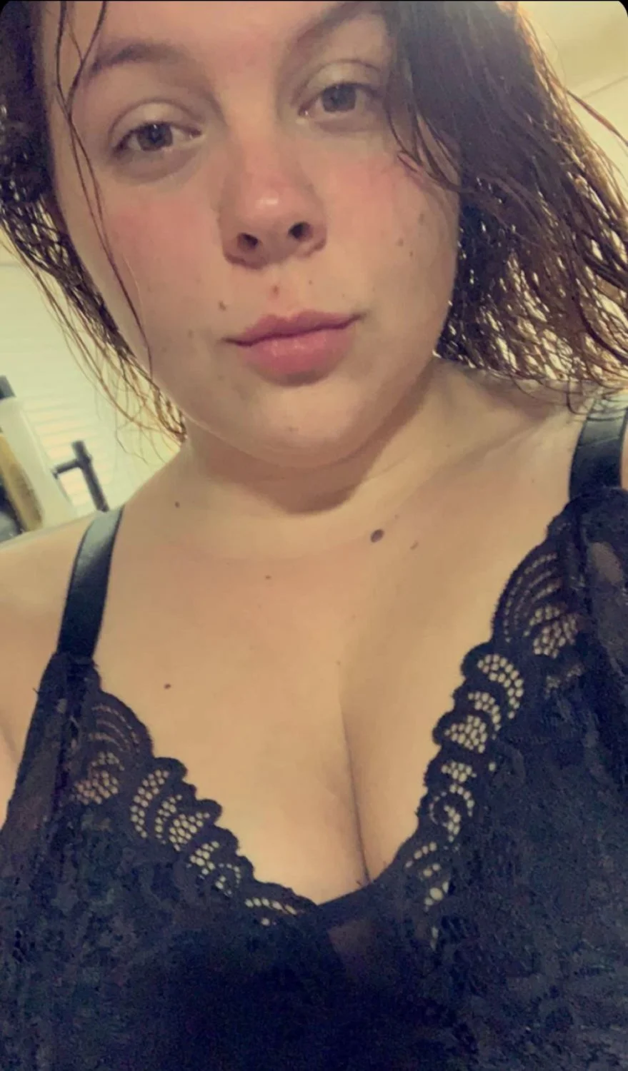 Let’s see can we get my wife and her pregnant udders to 10-20k views? Repost only please image 4