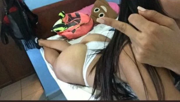 Puta tatuada image 16
