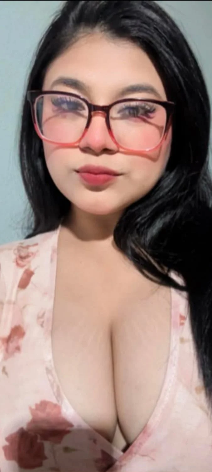 Putita Rica y chichona muy sexy girl image 9