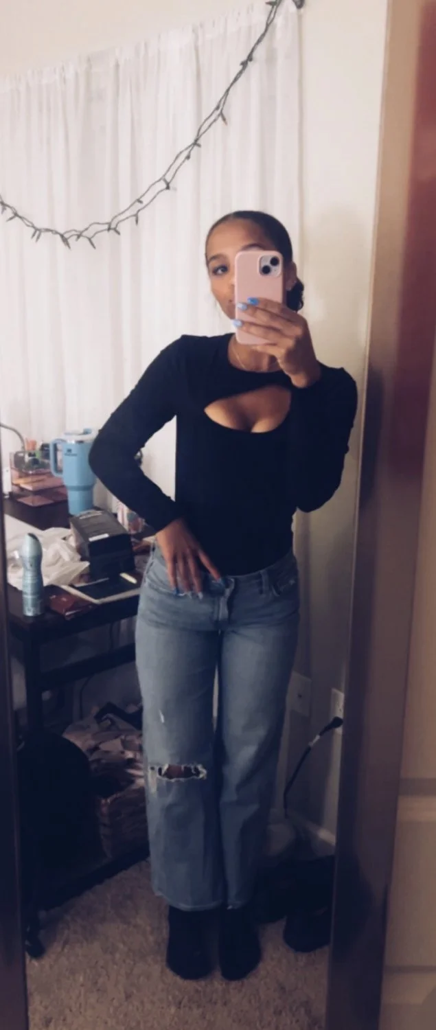 would you fuck my friends gf? I wanna nut on her face & never tell him.. image 2