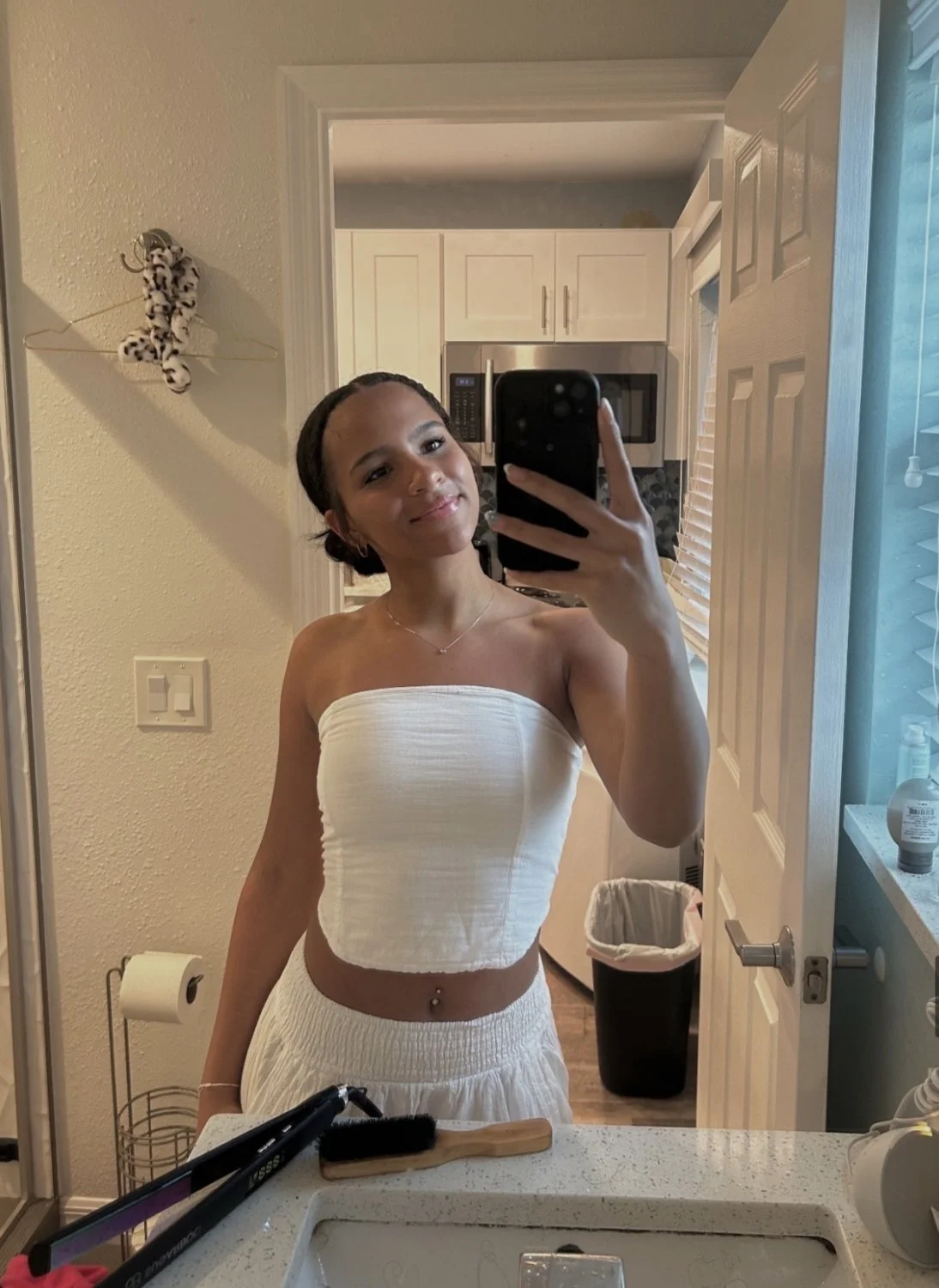 would you fuck my friends gf? I wanna nut on her face & never tell him.. image 3