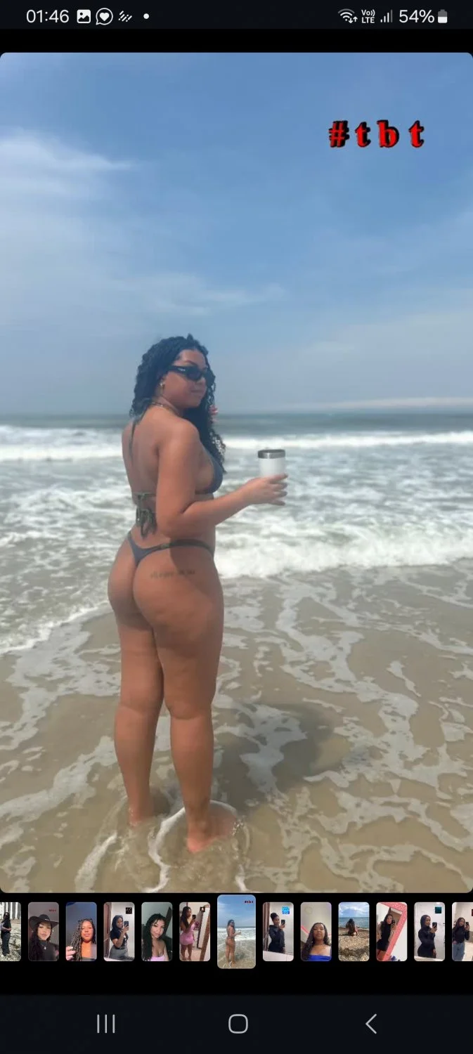 Negra rabuda linda main image
