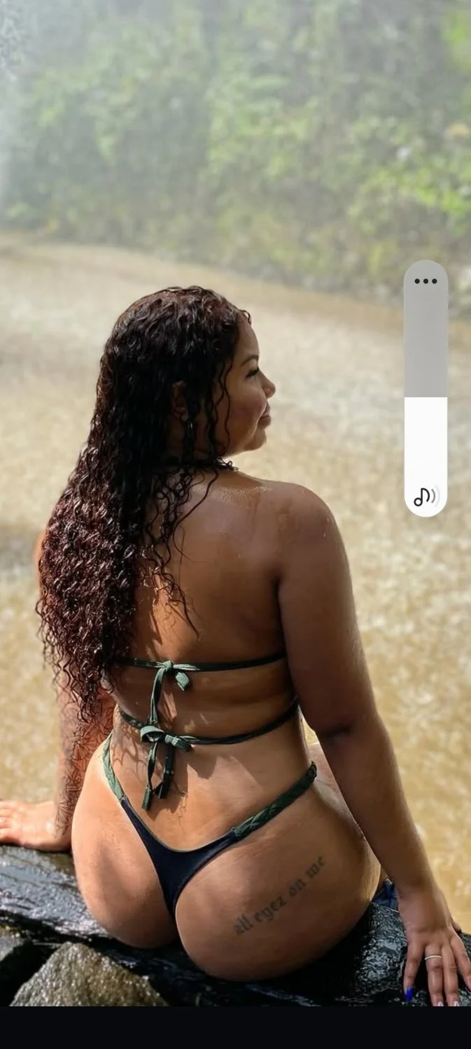 Negra rabuda linda image 5