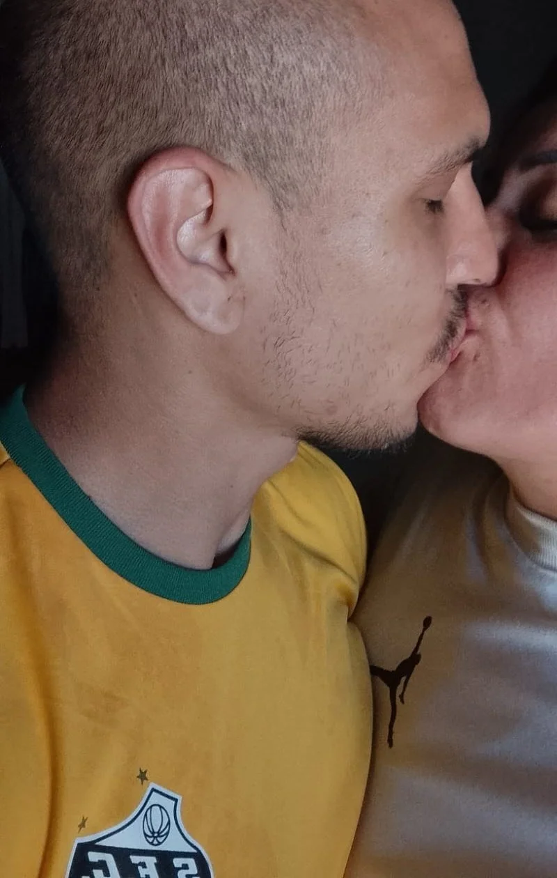 Corno pediu para vazar a puta dele mamando outra cara image 9