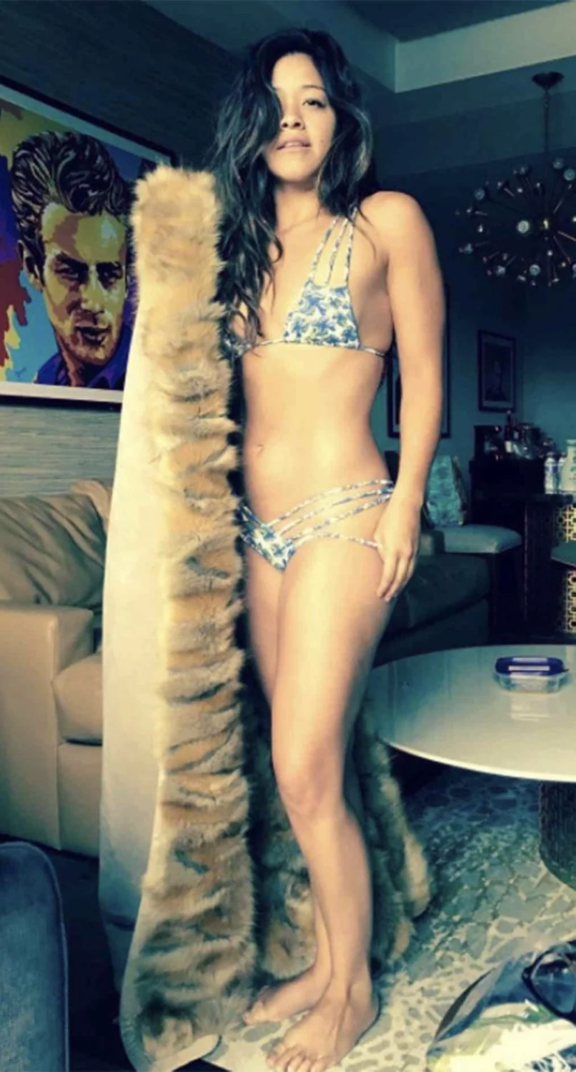 GINA RODRIGUEZ image 32