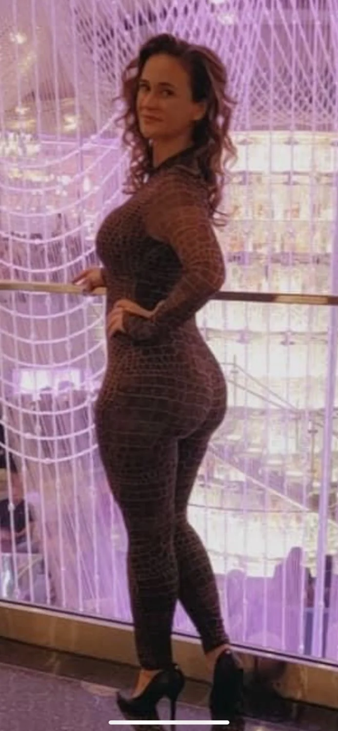 Florida big booty milf Julie Vaughn image 12