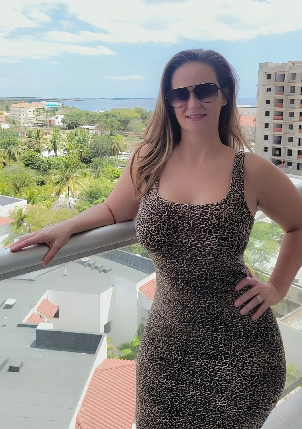 Florida big booty milf Julie Vaughn image 6