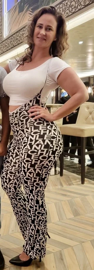 Florida big booty milf Julie Vaughn image 8