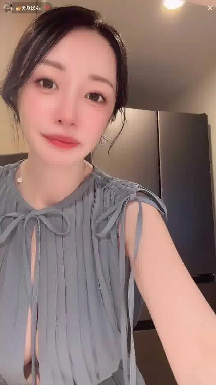 tiktok live japanese cleavage image 4