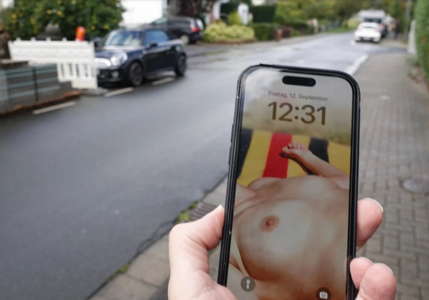 A stranger on erome used my wife's tits as his lockscreen in public main image