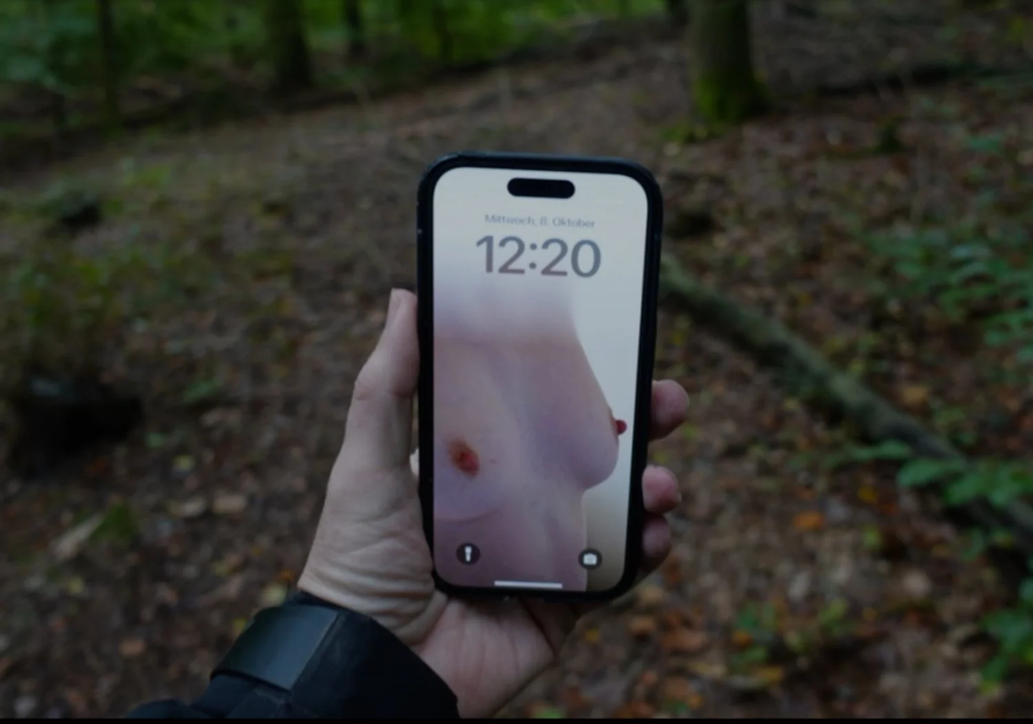 A stranger on erome used my wife's tits as his lockscreen in public image 2