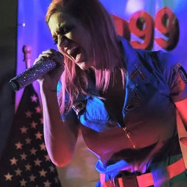 Would love to see the rest of this footage to know if “singer” Tiffany properly shows her fakies image 12