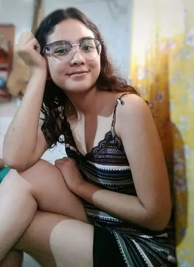 Seguidor pediu para vazar sua novinha da bucetinha peludinha cover image
