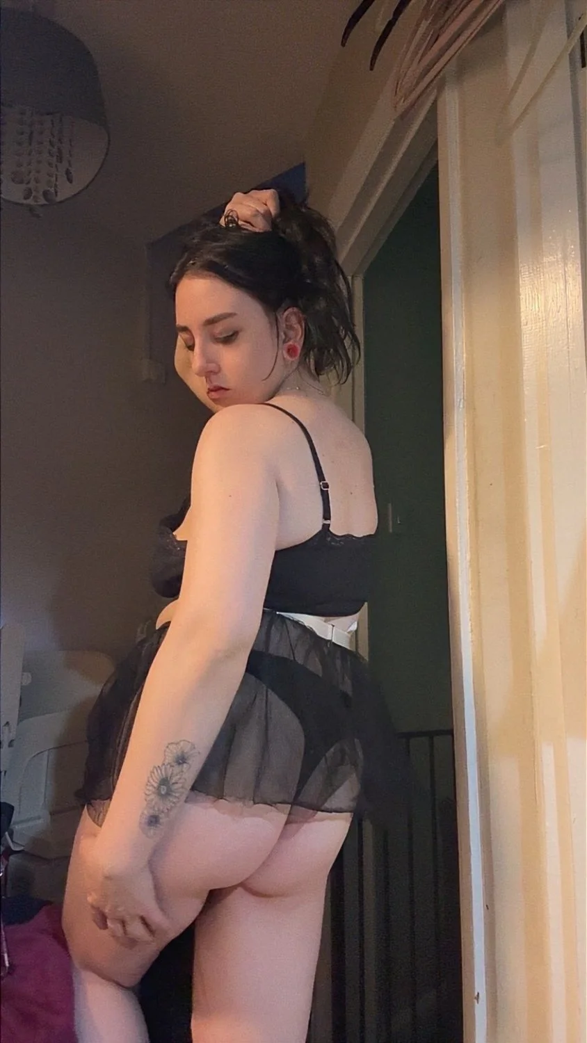 Any takers to fuck my Hotwife ? image 1