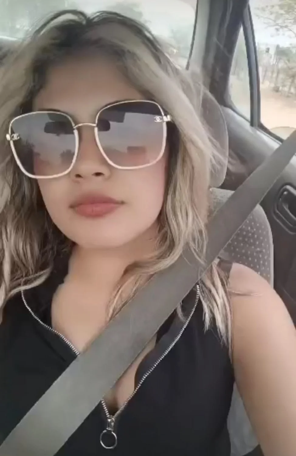 La sexy puta tetona de Camila image 16