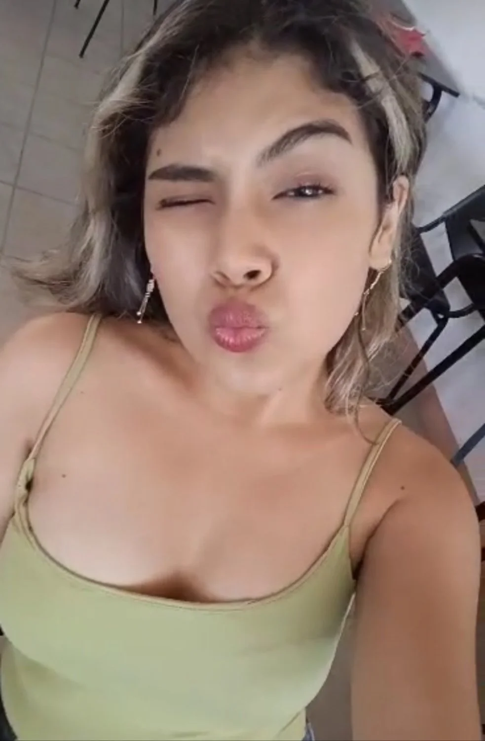La sexy puta tetona de Camila image 3
