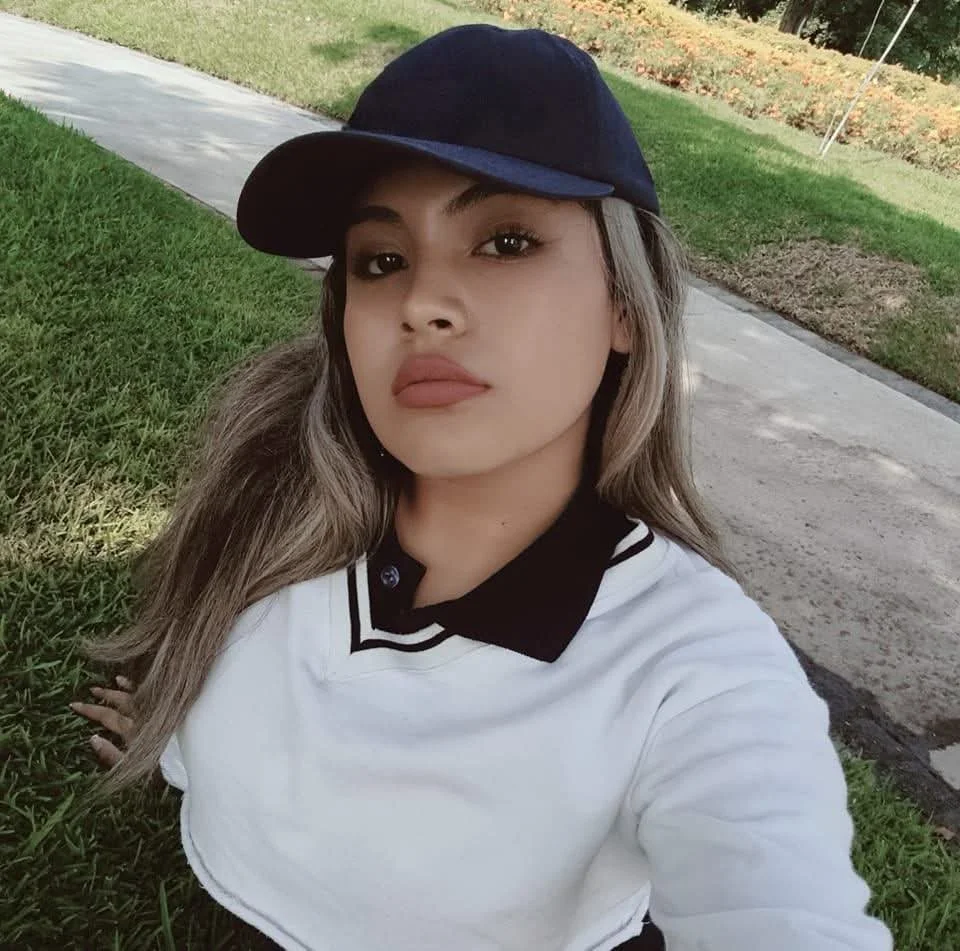 La sexy puta tetona de Camila image 4
