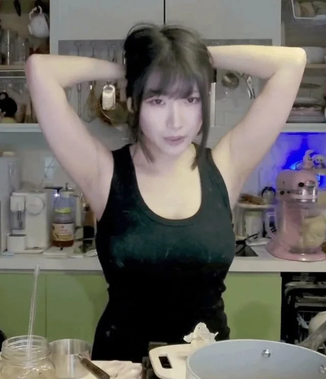 Chink Streamer Ariasaki and her Tits image 22
