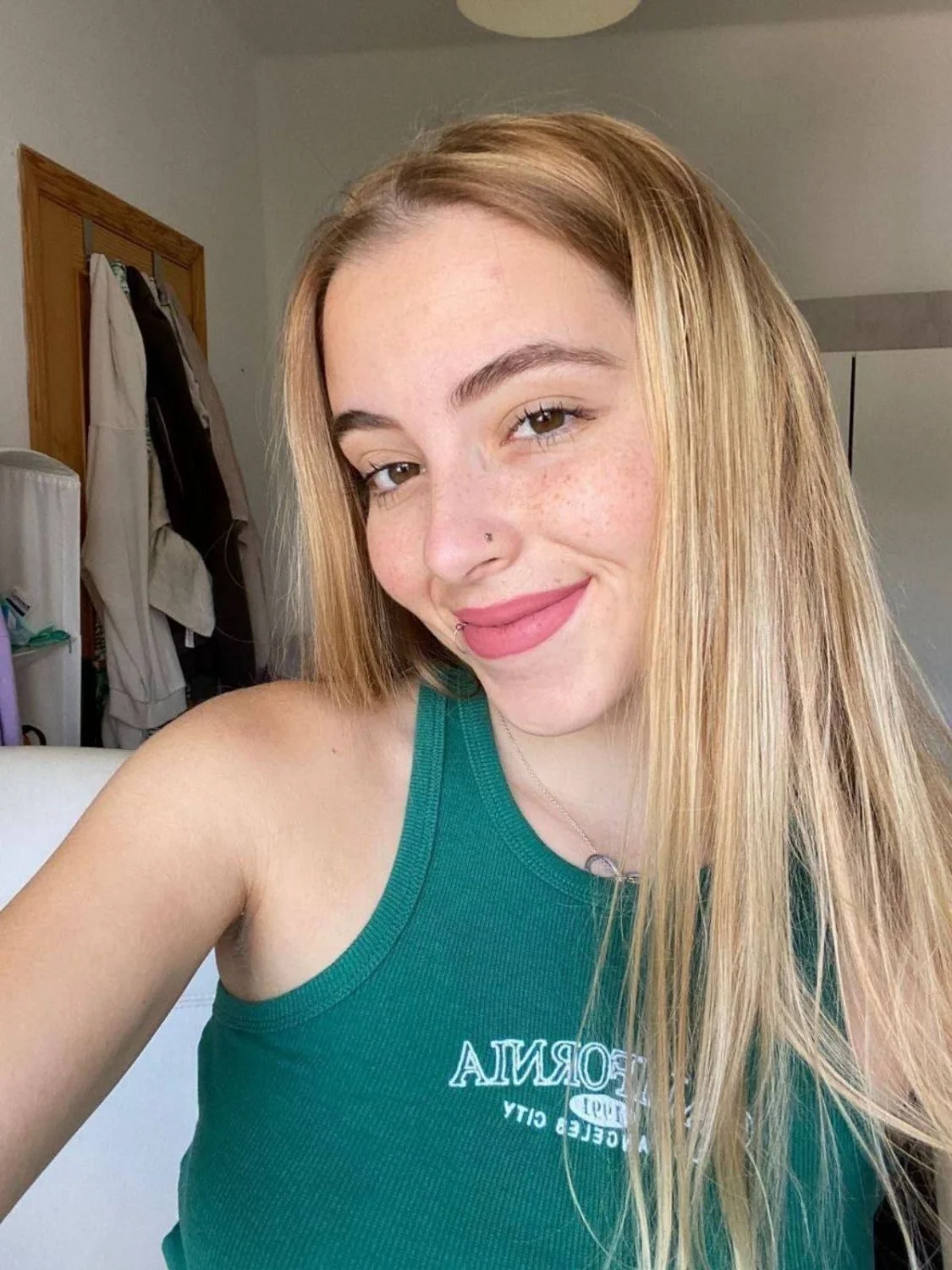 Ana 20yo gf exposed kik sendgfs22 to add your girl image 2