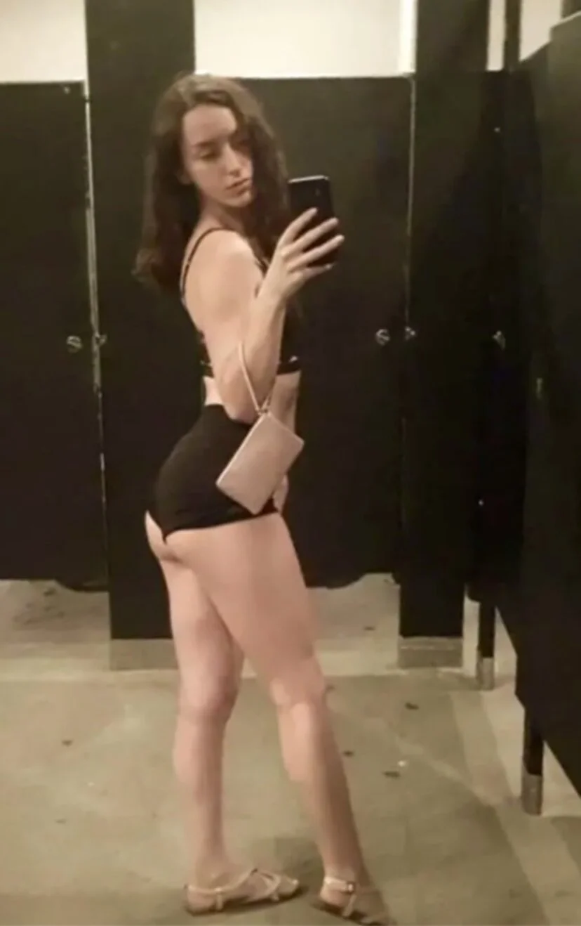 Sexy bitch Nina image 3