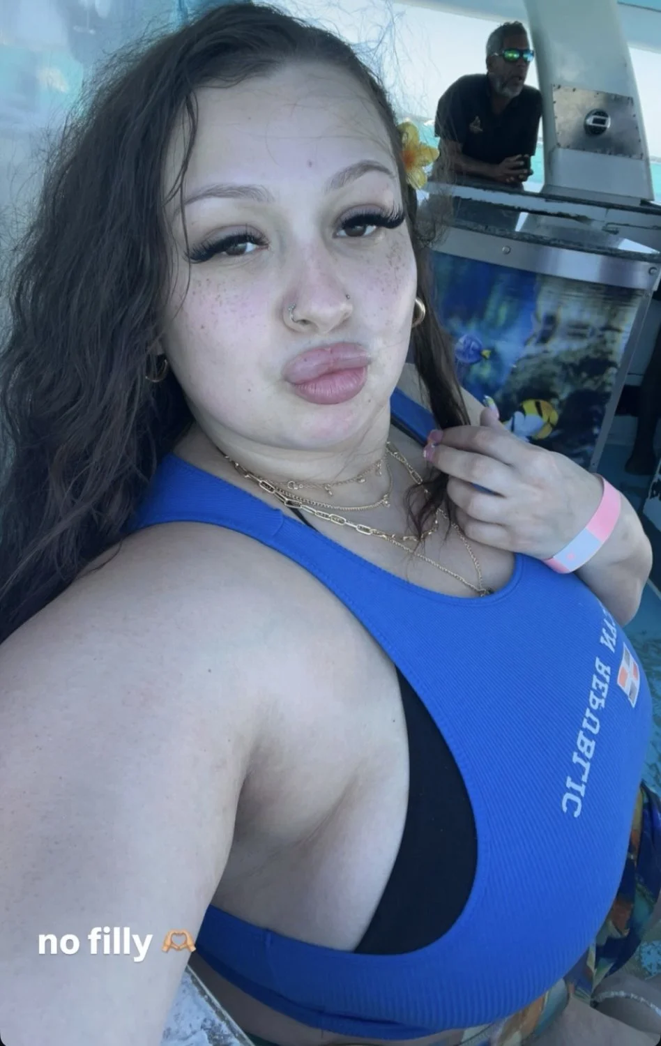 Chicago Latina pawg shaking ass #1 image 3