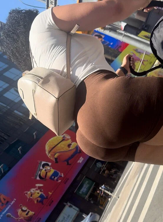 Thick Puerto Rican Milf In Time Square image 3