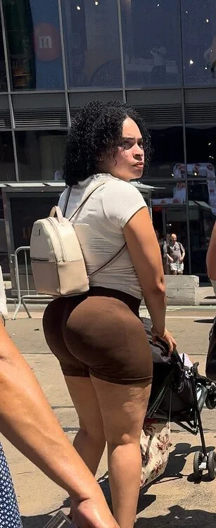 Thick Puerto Rican Milf In Time Square image 4