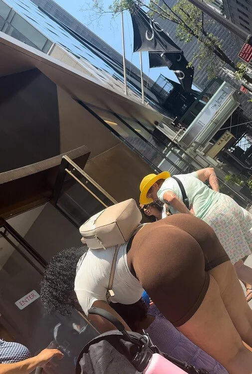 Thick Puerto Rican Milf In Time Square image 7