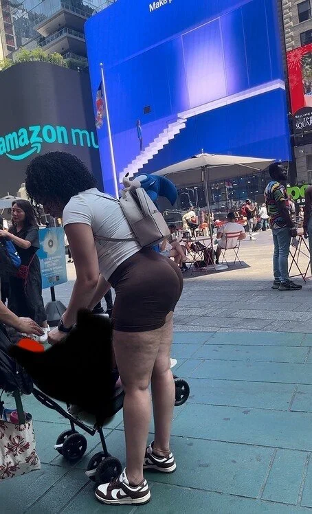 Thick Puerto Rican Milf In Time Square image 8