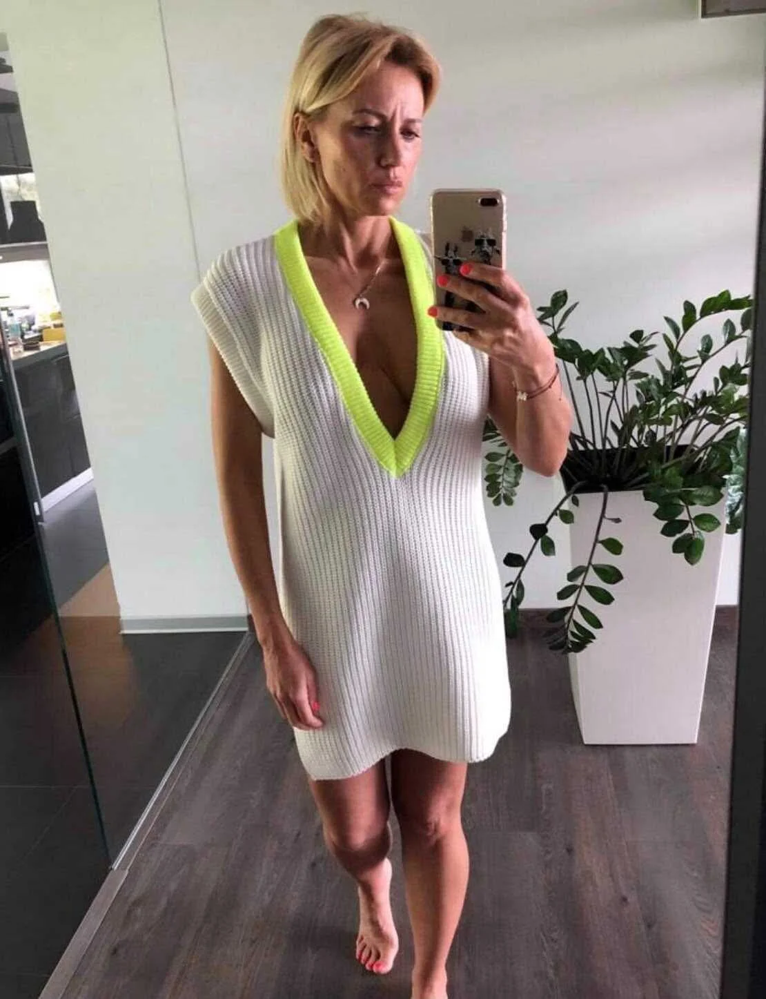 Spying on super mommy milf image 2
