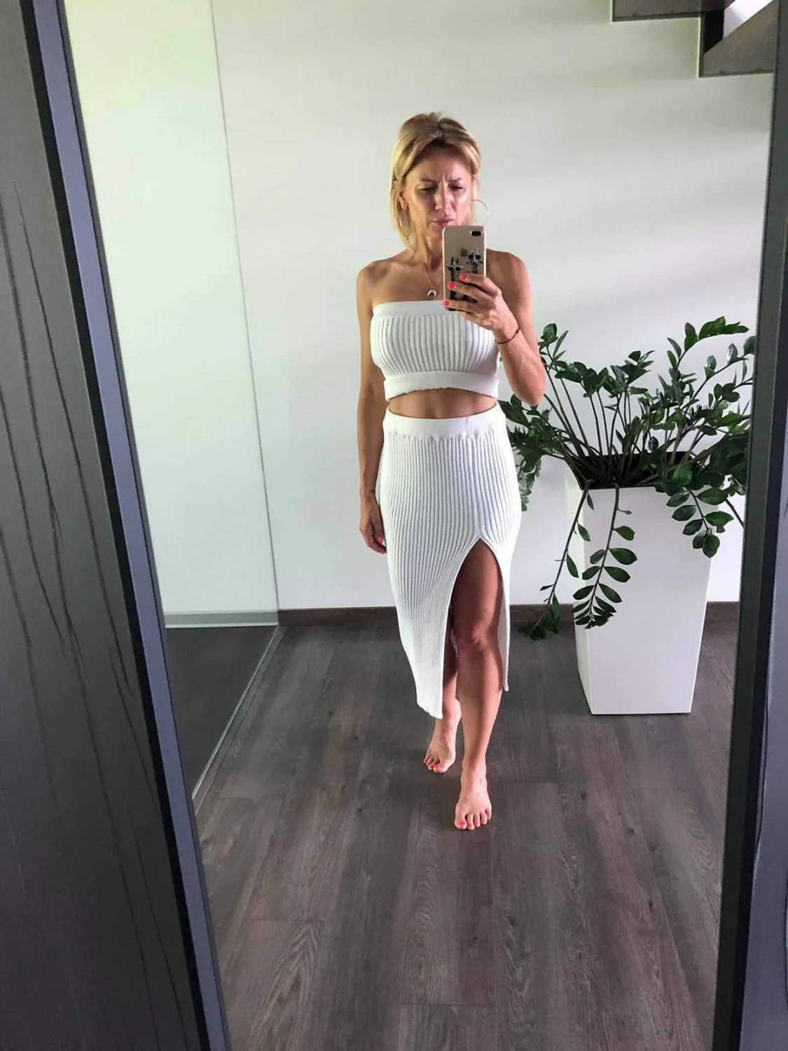 Spying on super mommy milf image 3