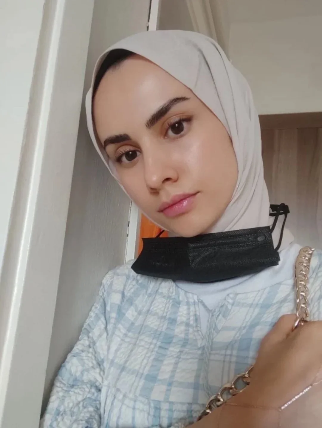 Nude exposure of a horny Muslim girl image 7