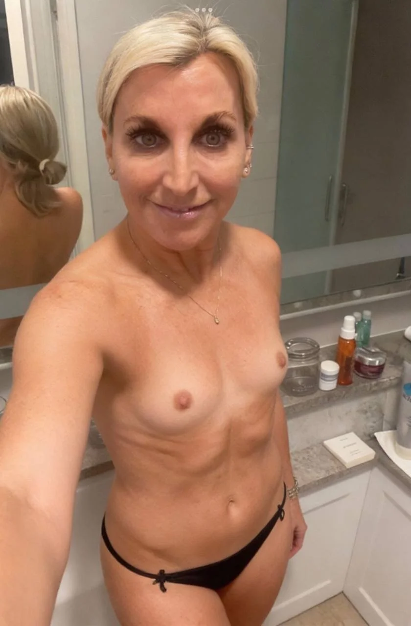 #2 💘 North Carolina wife is also a business owner! I'd like to be her personal assistant! image 3