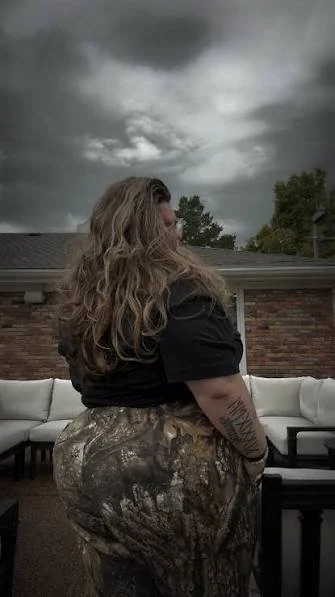 BusTy Bbw PawG w1t A b1G b00tY !! image 2