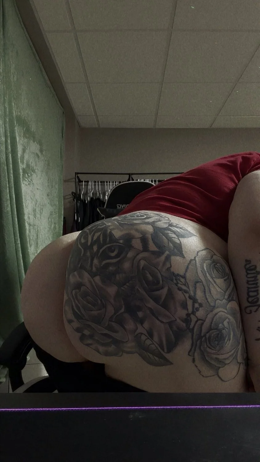 BusTy Bbw PawG w1t A b1G b00tY !! image 23