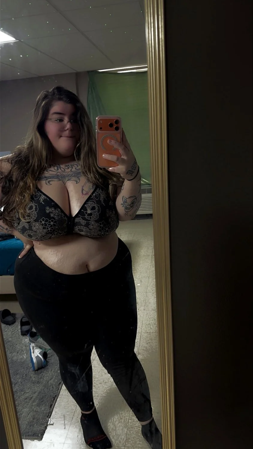 BusTy Bbw PawG w1t A b1G b00tY !! image 3