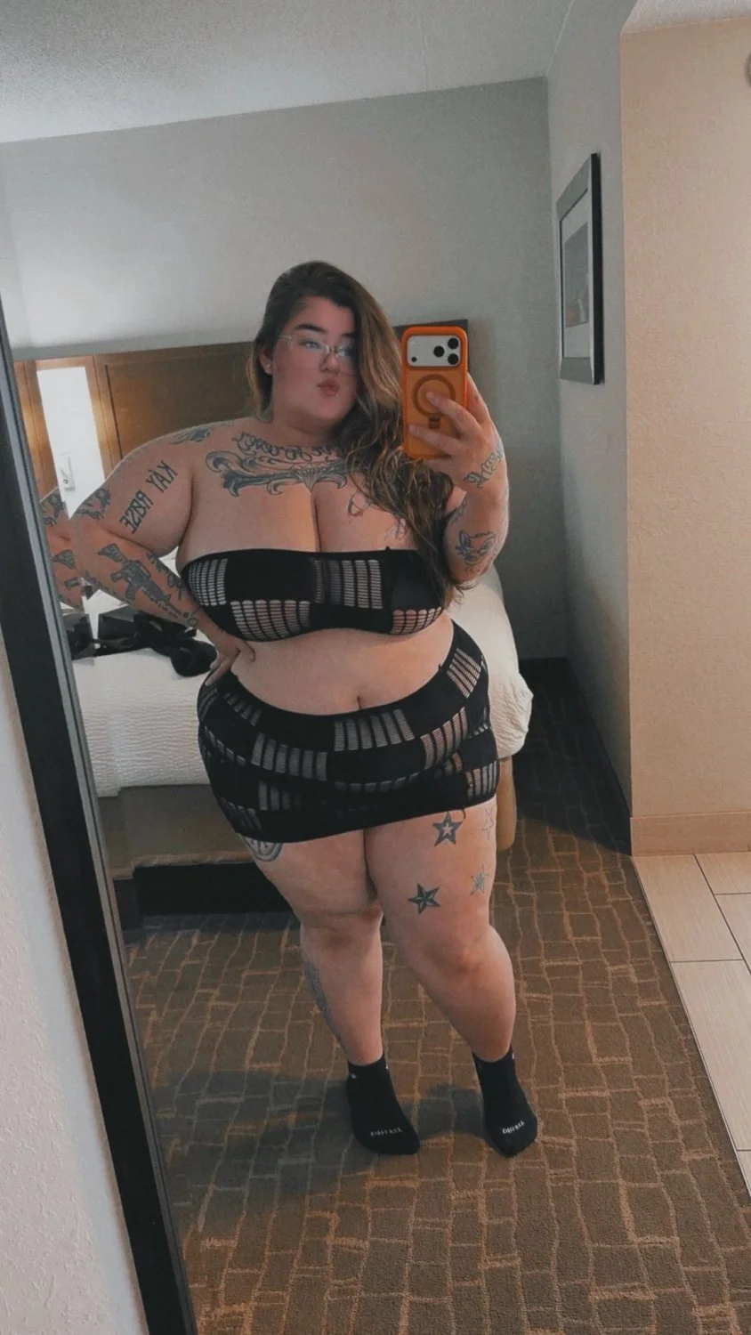 BusTy Bbw PawG w1t A b1G b00tY !! image 6