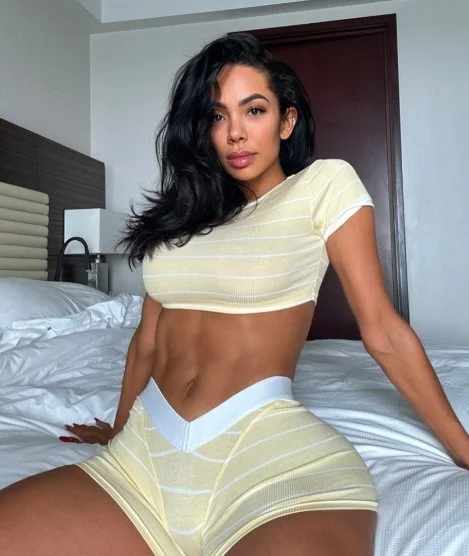 Erica mena image 7