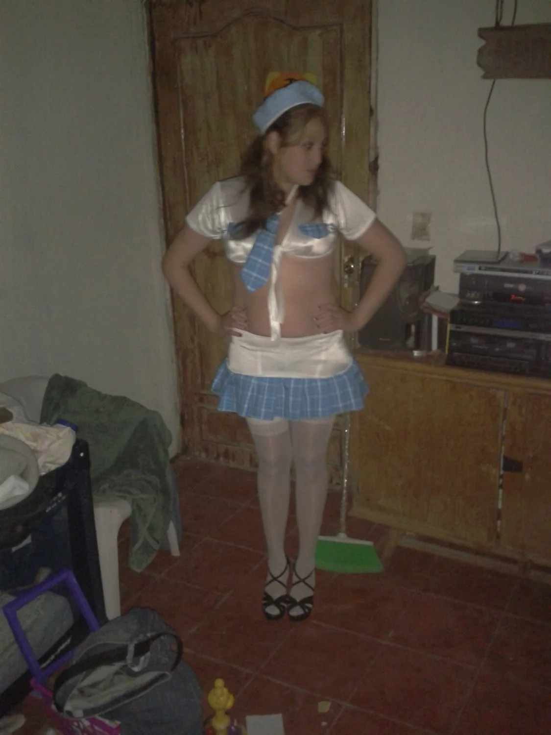 Mi güerita de colegiala image 5