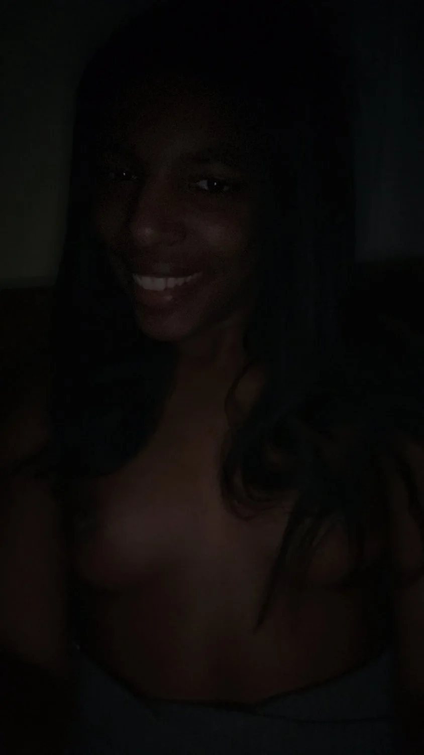 PYT Deavion From St.Louis Digging in her pussy main image
